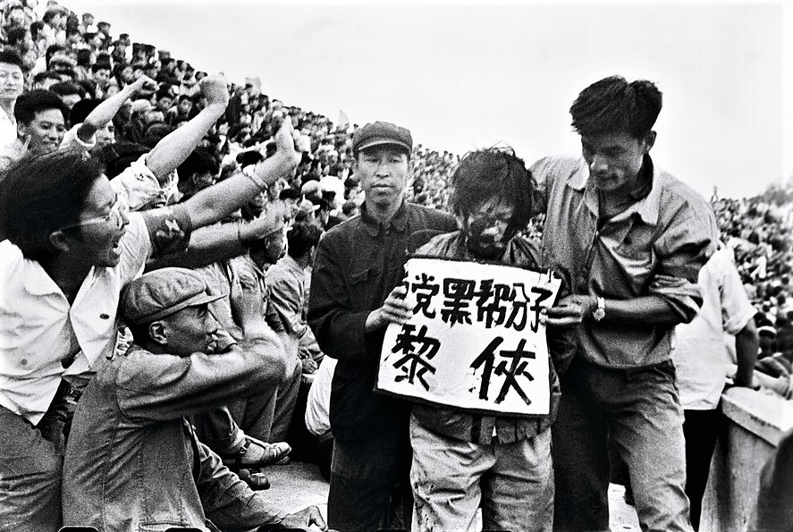 Li Zhensheng: Red-Colour News Soldier, A Chinese Photographer’s Odyssey ...