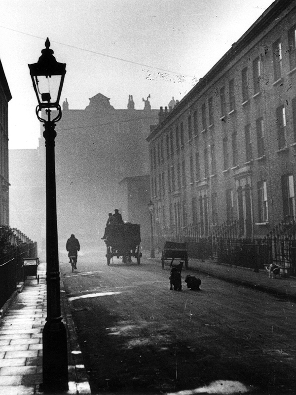 Cockney Life at the Elephant and Castle, Street scene, 1949