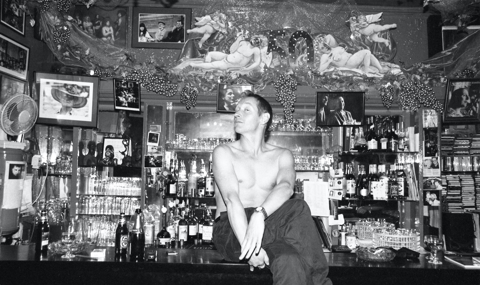 The Colony Room Club, 1999 – 2000 © Clancy Gebler Davies, Courtesy of the artist