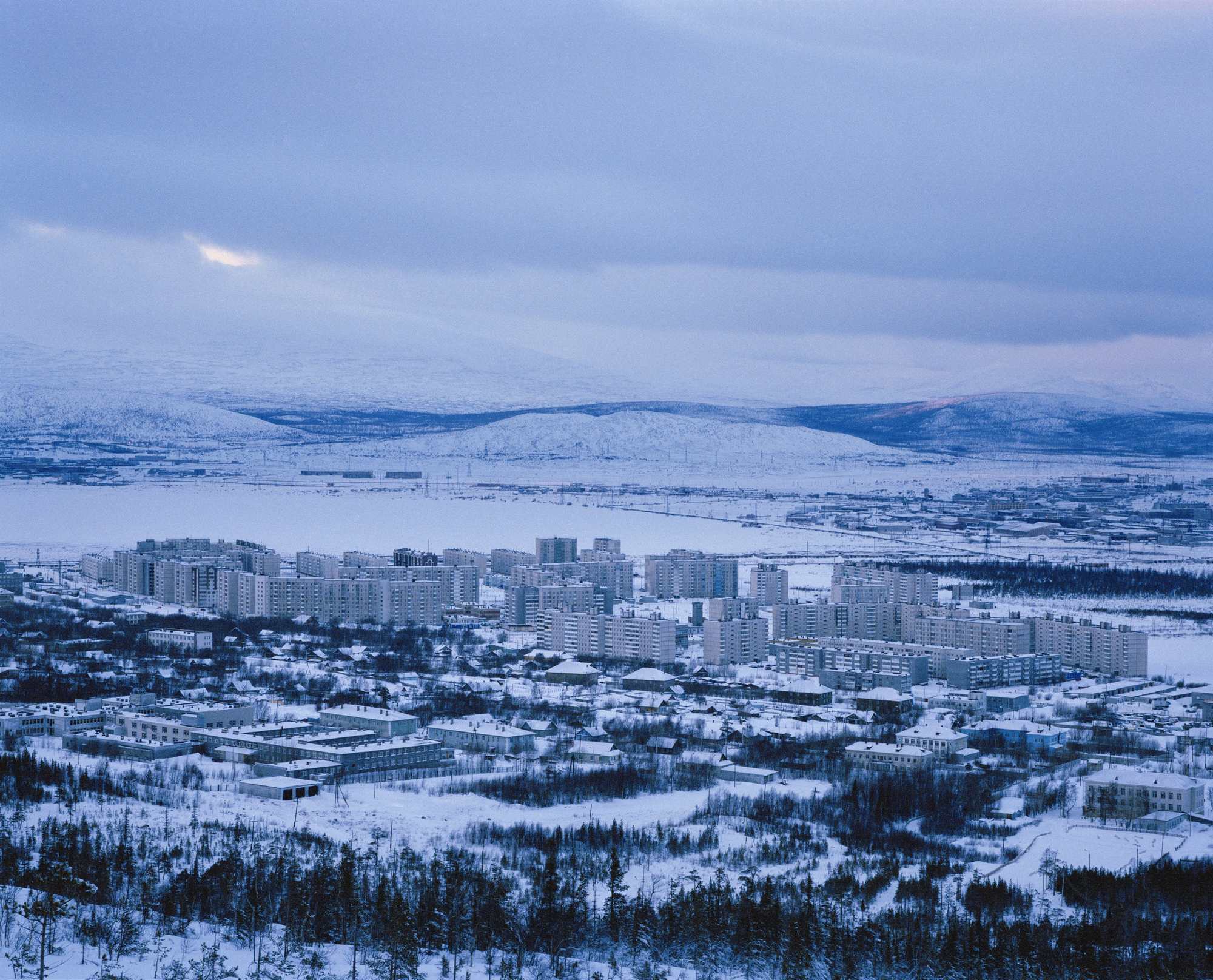 Полярный город в мурманской. Мончегорск Мурманская область. Мончегорск горы. Мончегорск Монча. Город Мурманск Мончегорск.