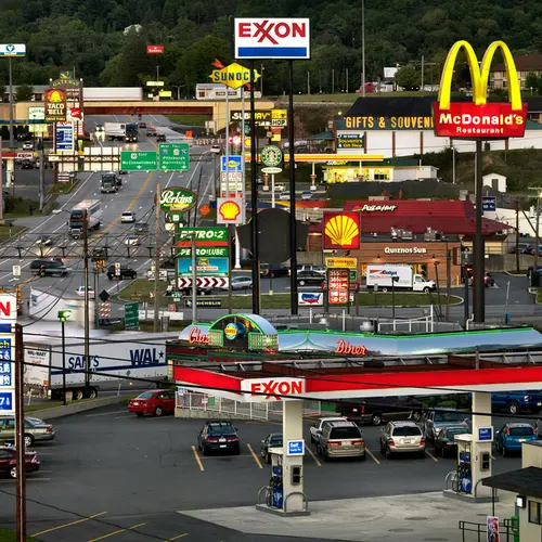 Breezewood Pennsylvania, USA, 2008 © Edward Burtynsky