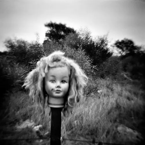 Jo Ractliffe, Doll’s head, 1990 -95 From the series reShooting Diana © Jo Ractliffe