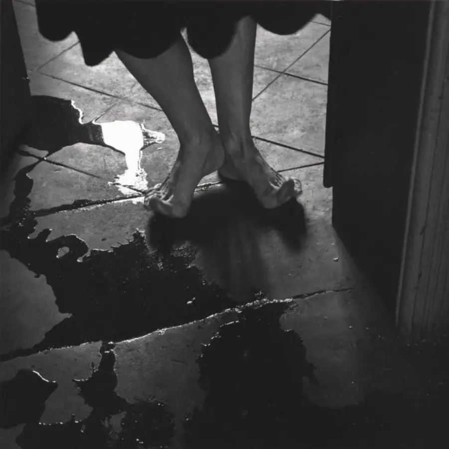 Manual Alvarez Bravo's black and white photograph, El umbral, 1993, at the photographers' gallery