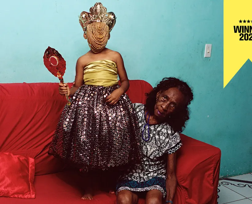 photography of 2 individuals by deana lawson at the photographers gallery